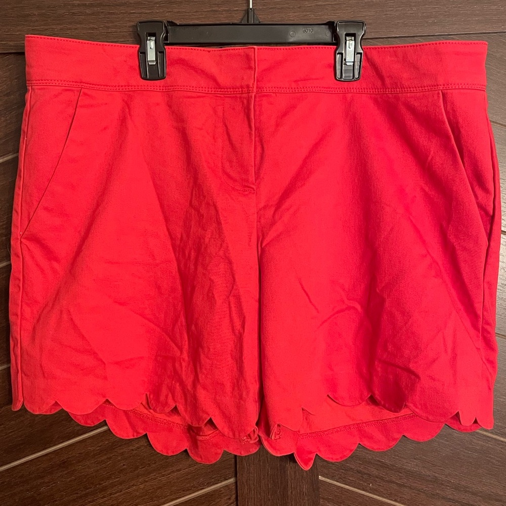 Peace & Pearls size 16 coral red scalloped shorts 5 in inseam